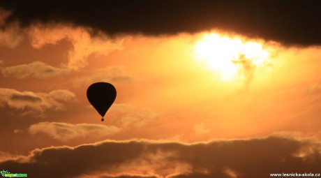 Balon při západu slunce - Foto Ladislav Jonák