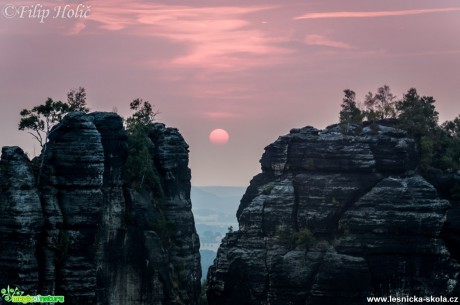 Schrammsteine - rudé oko - Foto Filip Holič