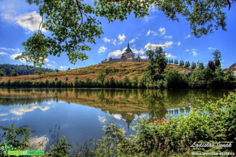 Pohled přes rybník Konvent na Zelenou Horu - Foto Ladislav Jonák