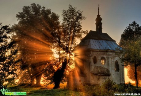 Svítání u kaple sv. Jana z Nepomuku - Foto Petr Germanič