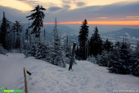 Večerní mrazivé Beskydy z Lysé hory 10.1. 2017 - Foto Jan Valach (2)