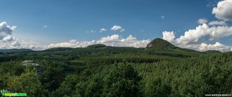 Pohled na Lužické hory a hvozdy z Havraních skal - Foto Petr Germanič 0817