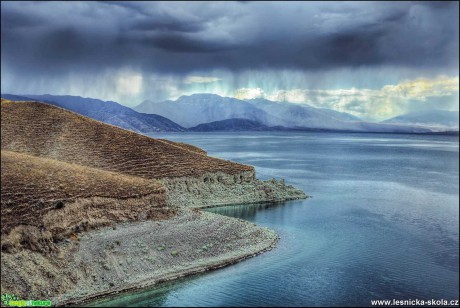 Bouřka nad jezerem v Kyrgyzstánu - Foto Jana Vondráčková 0120