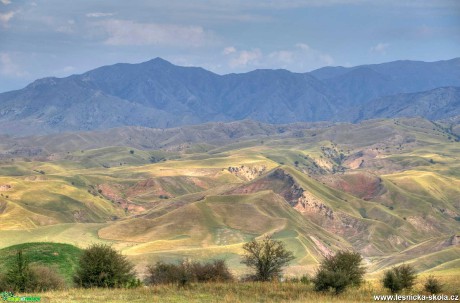 Zvlněná krajina Kyrgyzstánu - Foto Jana Vondráčková 0120