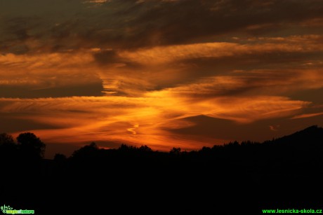 Západ slunce za městem - Foto Gerd Ritschel