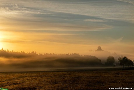 Jestřebí v mlhách - Foto Petr Germanič 1020