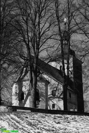 Černobílý Petrovický kostel Sv. Petra a Pavla - Foto Ladislav Jonák 0321