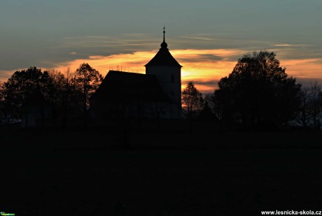 Vysokostudnický kostelík při západu Slunce - Foto Ladislav Jonák 1021