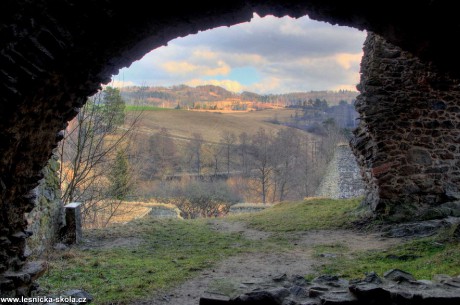 Únorový pohled z útrob zříceniny hradu Rokštejna - Foto Ladislav Jonák 0222