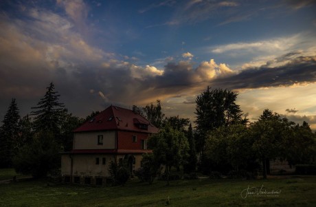 Letní podvečer u knihovny - Foto Jana Vondráčková 0823