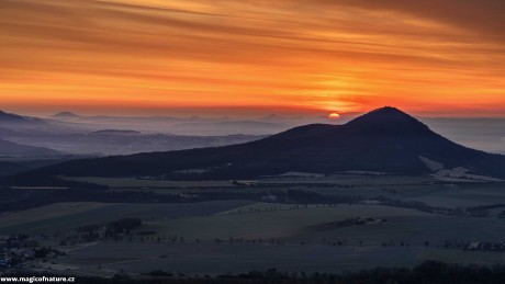 Slunce vylézá na Lovoš - Foto Petr Kovář 0226