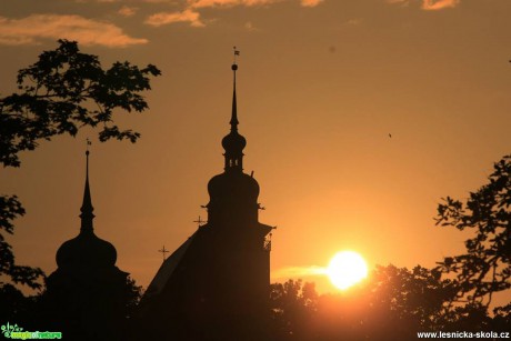 Slunce nad Jakubským kostelem - Foto Ladislav Jonák