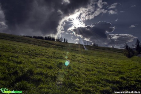 Hra paprsků slunce na svazích hor - Foto Jozef Pitoňák