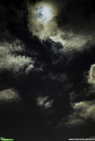 Měsíc se souhvězdím Orion - skladba ze tří fotografií - Foto Dezider Tocka