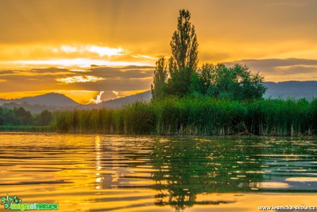 Západ slunce na jezeře Chmelař - Foto David Hlinka