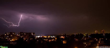 Blesk nad městem - Foto Jan Valach