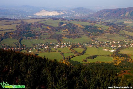 Z rozhledny na Velkém Javorníku směrem na Štramberk - Foto Jan Valach