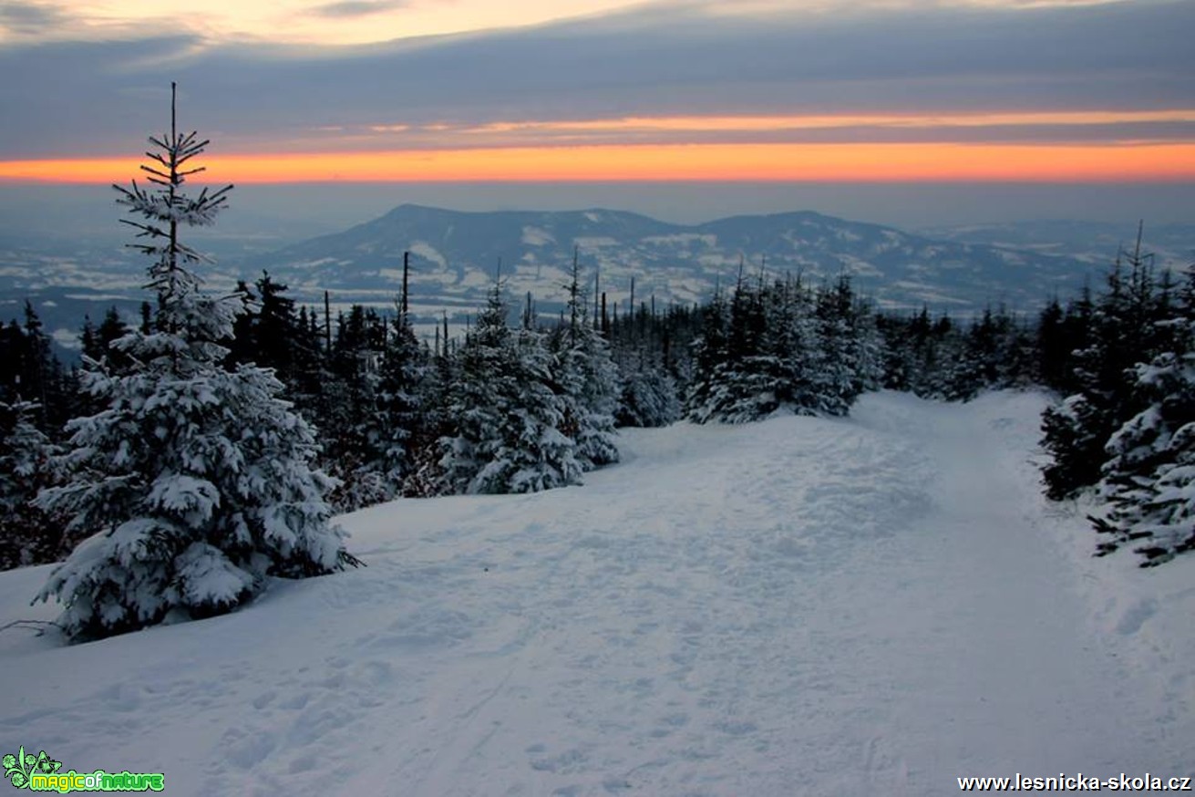 Večerní mrazivé Beskydy z Lysé hory 10.1. 2017 - Foto Jan Valach (1)