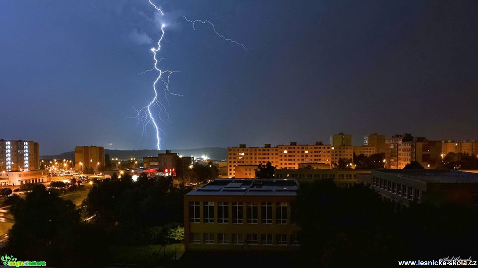 Blýská se nad městem - Foto Pavel Ulrych 0917