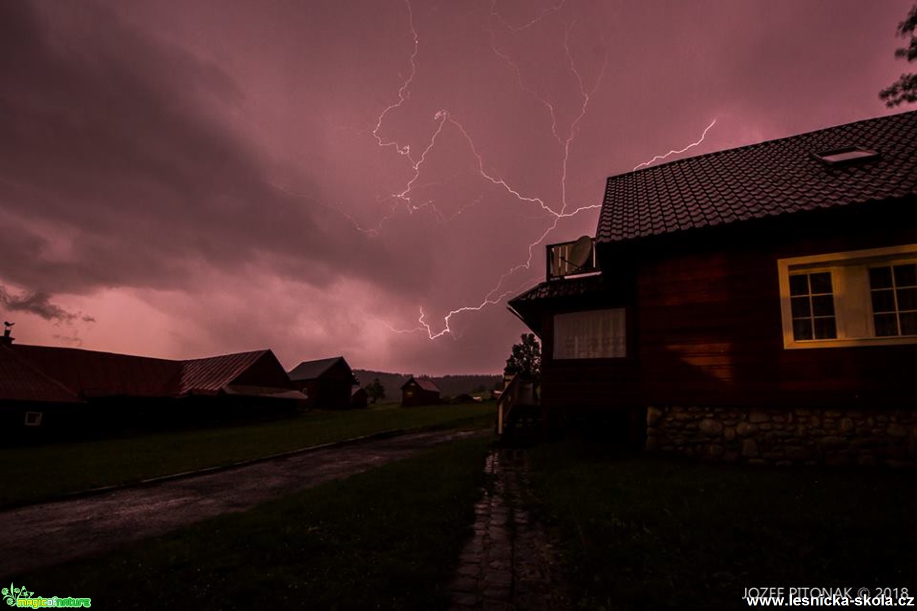 Obloha plná blesků - Foto Jozef Pitoňák 0918