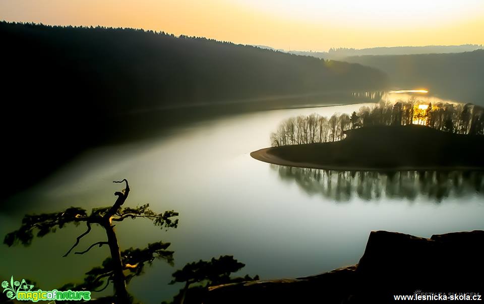 Podvečer u hradu Oheb nad Sečskou přehradou - Foto Ladislav Hanousek 0219