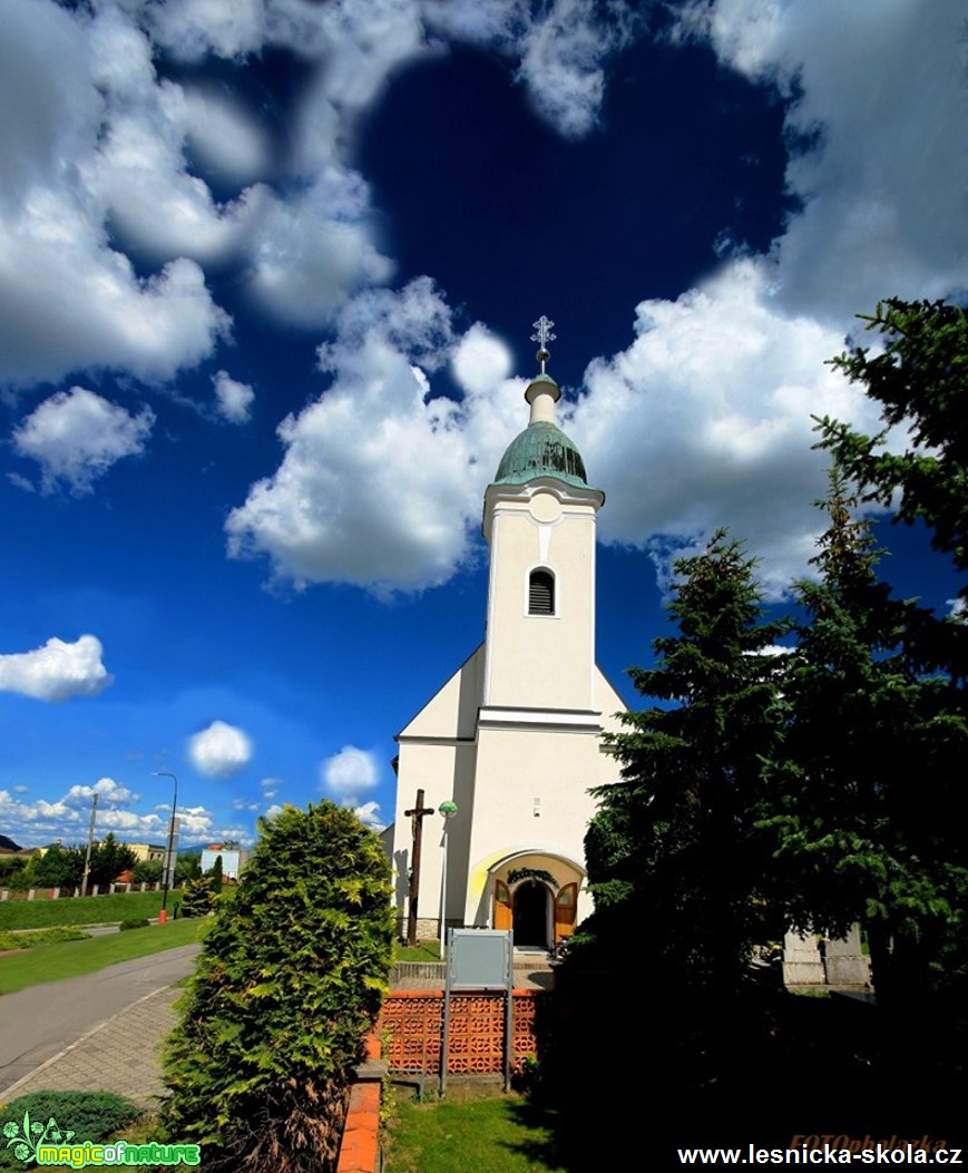 Malé Uherce - srdce nad kostelem - Foto Pavel Balazka 0619