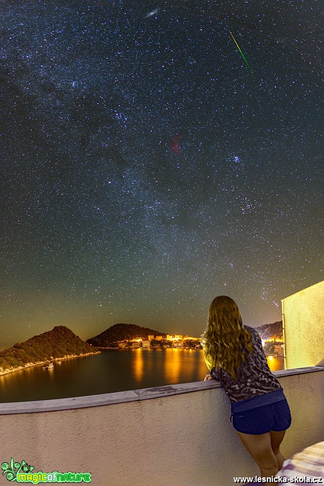 Dívka na balkóně - Foto Milan Kašuba