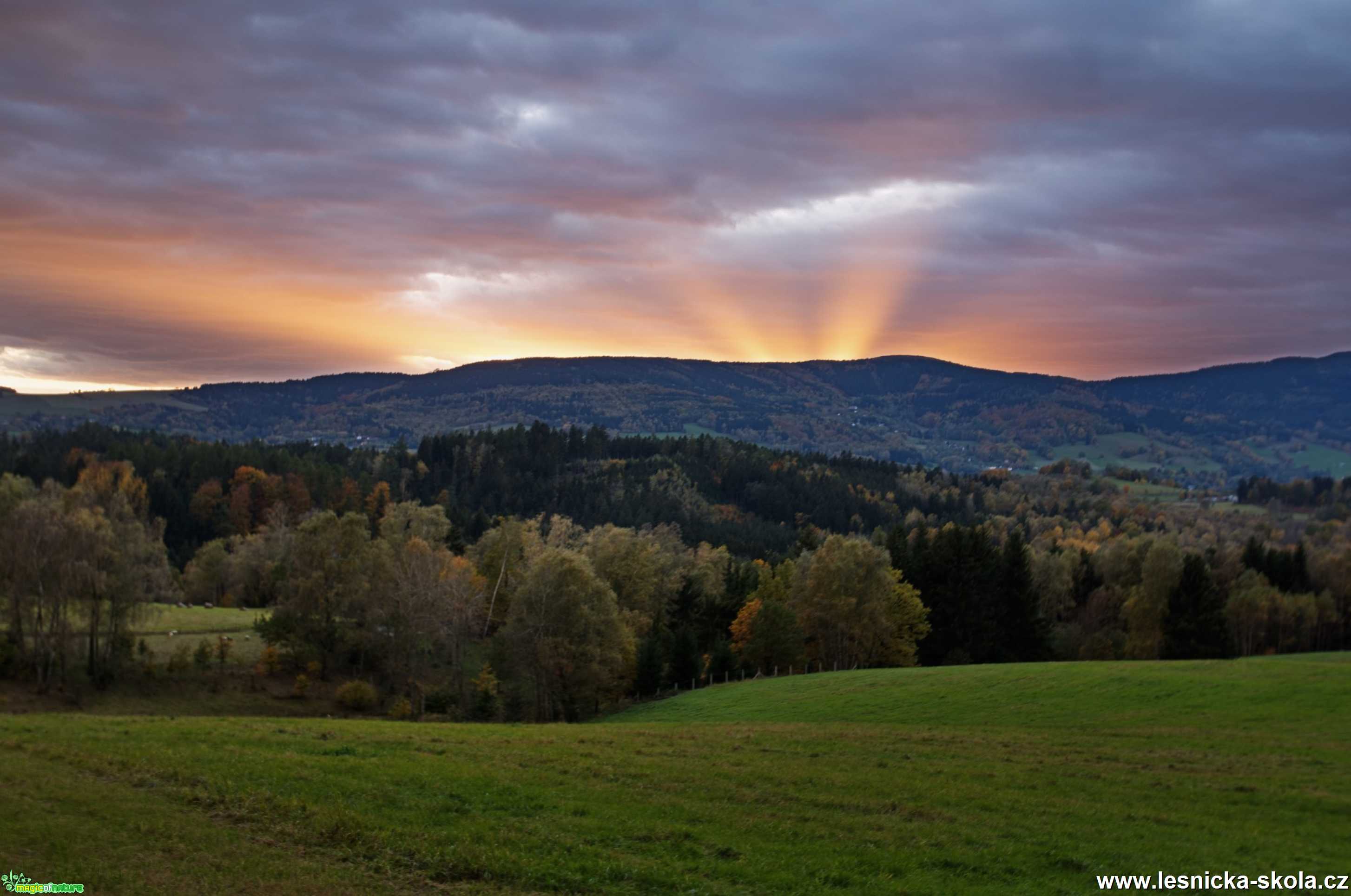 Západ slunce pod Ještědem - Foto Jaroslava Jechová 1021