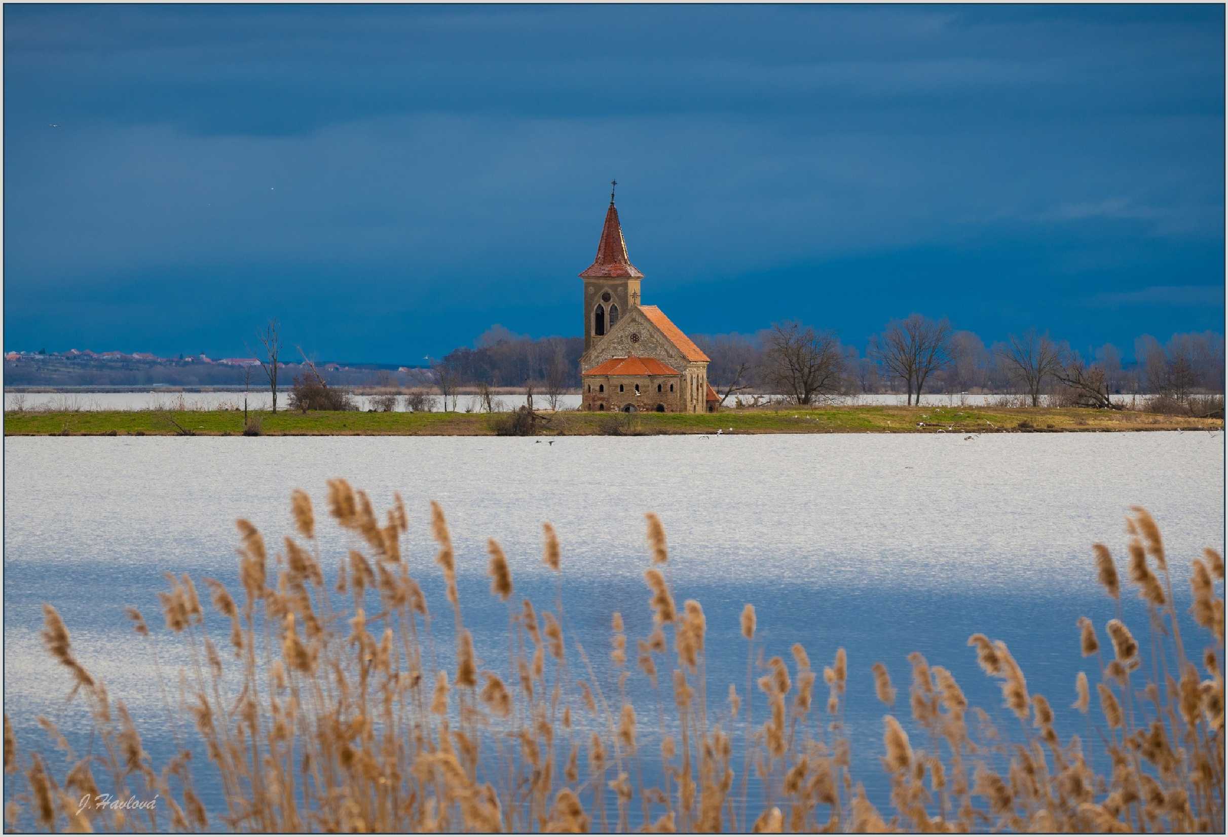 Mušovský kostel sv. Linharta - tichý svědek minulosti - Foto Jitka Havlová 0623