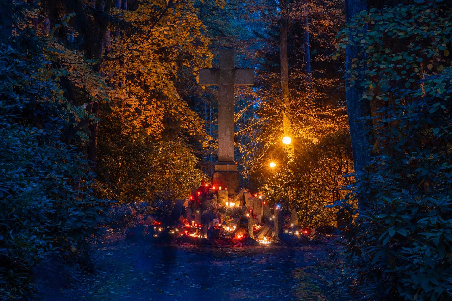 Dušičková - Lesní hřbitov - Nový Bor - Foto Petr Germanič 1123