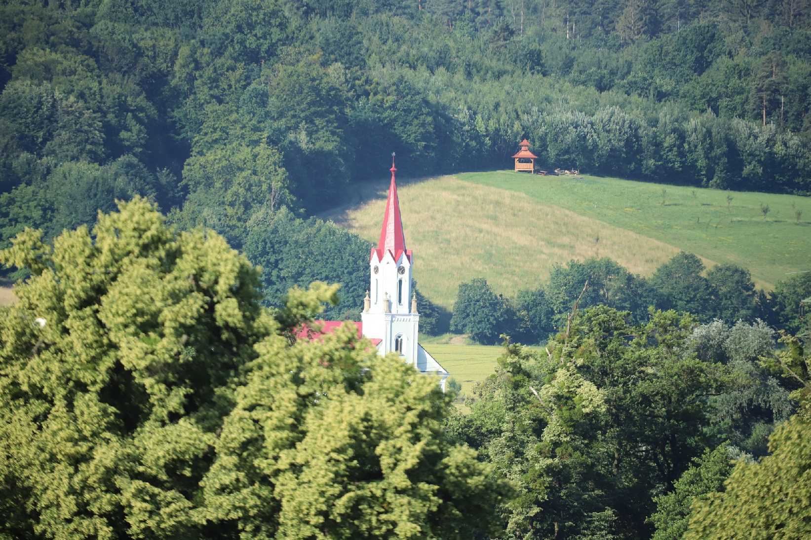 Střítežský kostelík - opodál zvonička - Foto Ladislav Jonák 0625