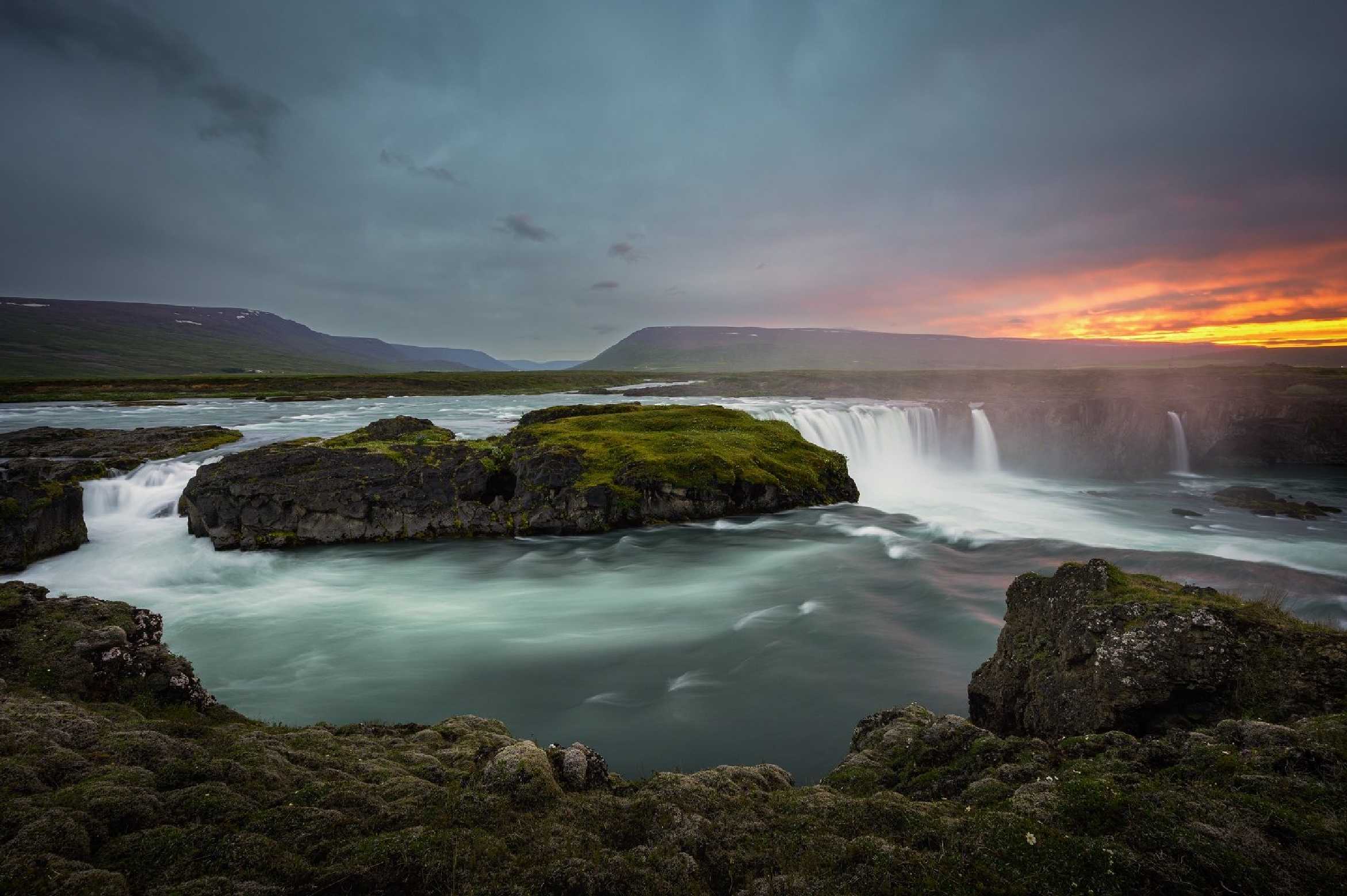 Půlnoční focení u vodopádu Goðafoss - Foto Petr Kovář 0825