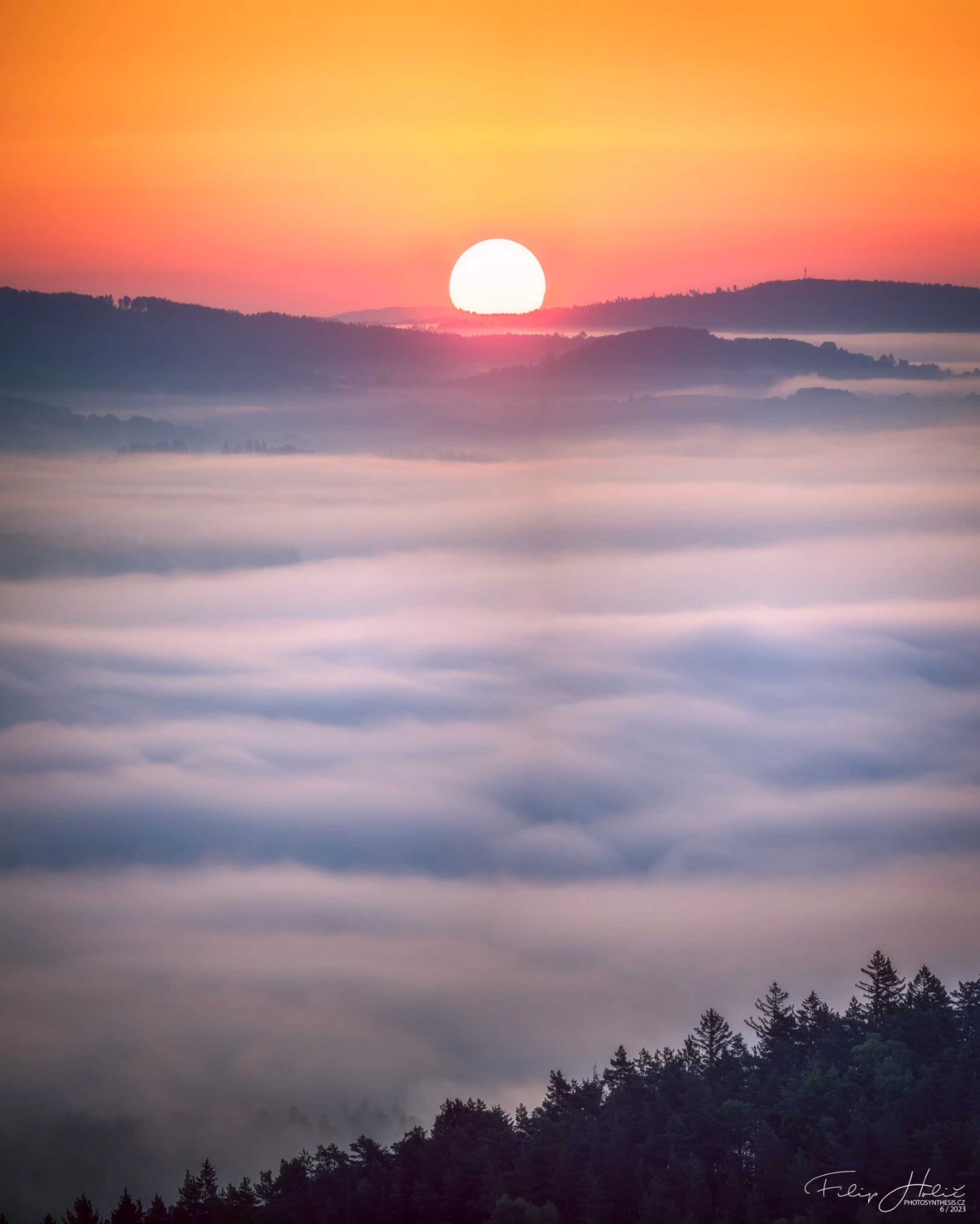 Labská mlhovina pod hraničními horami - Foto Filip Holič 0525