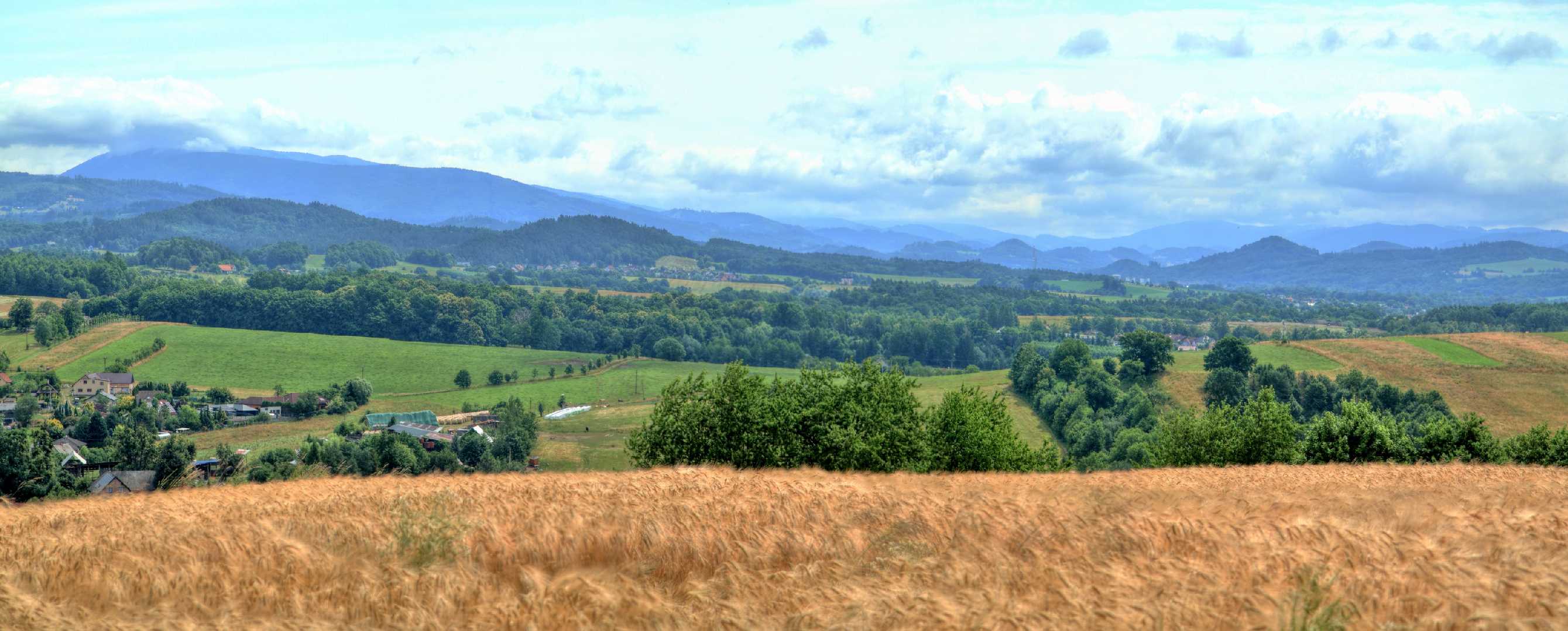 Pohled od Valmezu na Beskydy - Foto Ladislav Jonák 0725