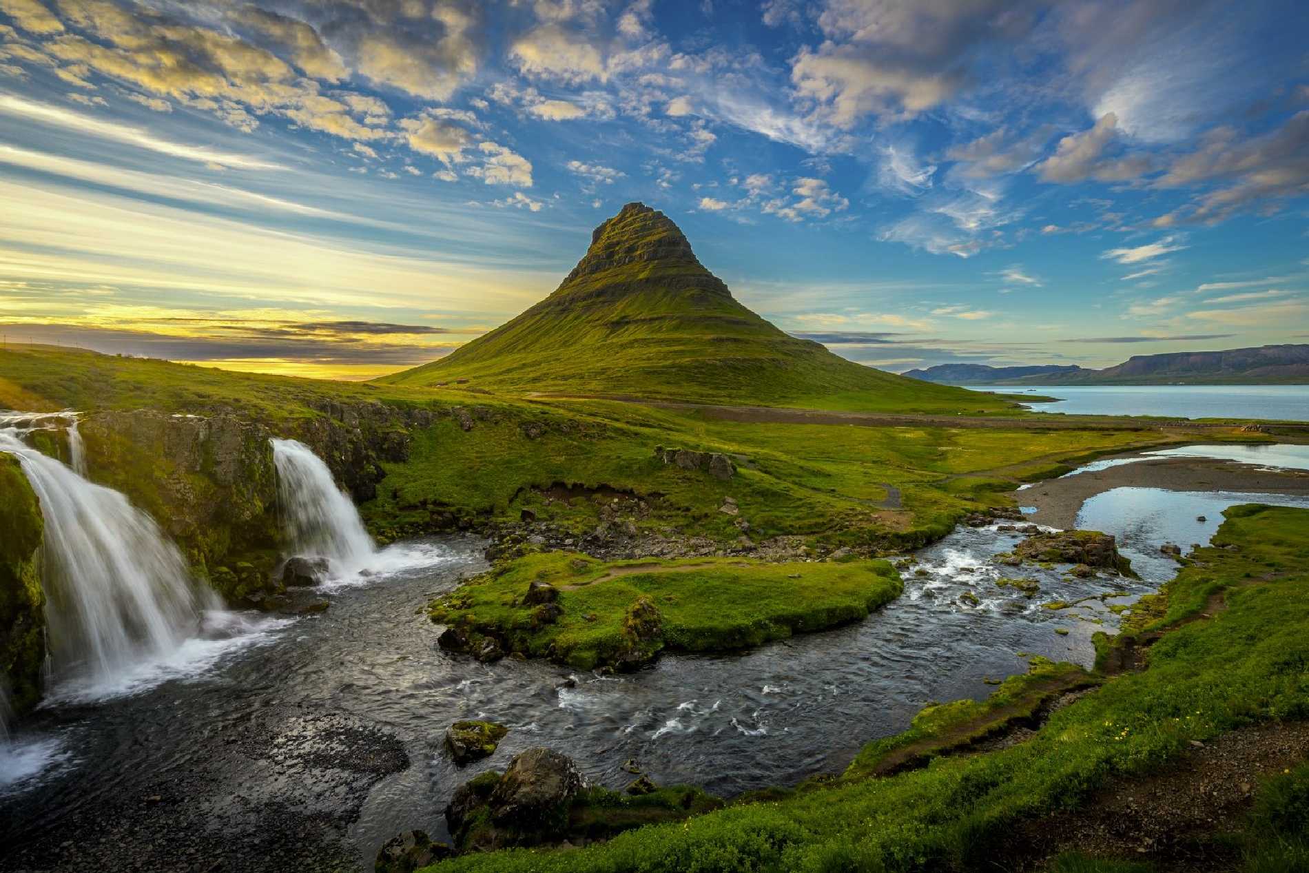 Kirkjufell po západu slunce - Island - Foto Petr Kovář 0925