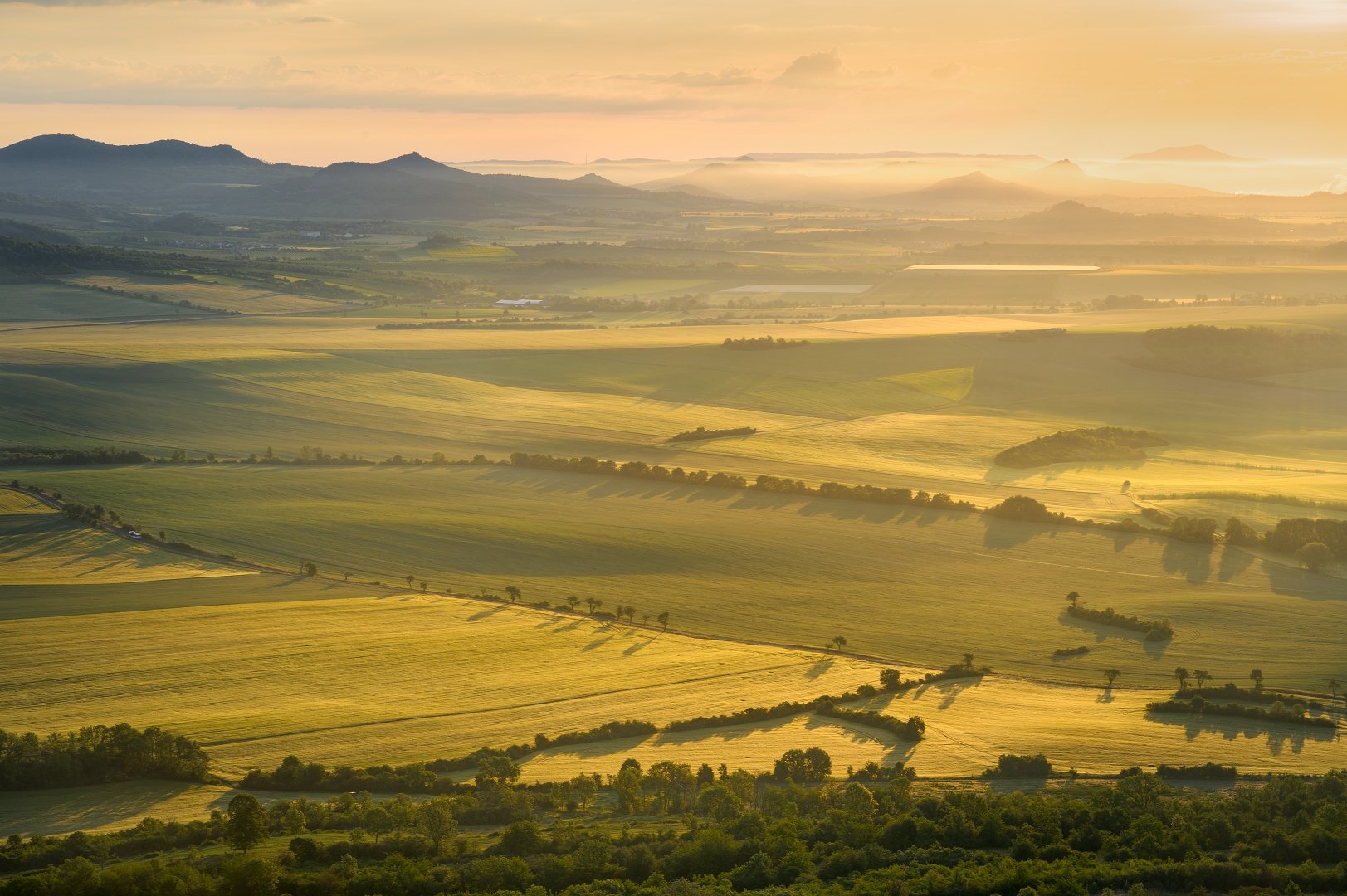 Výhled na Milešovské středohoří - Foto Petr Kovar 1025