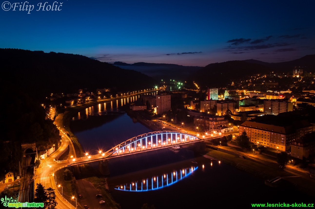 Na slunce čekající Tyršův most v Děčíně - Foto Filip Holič