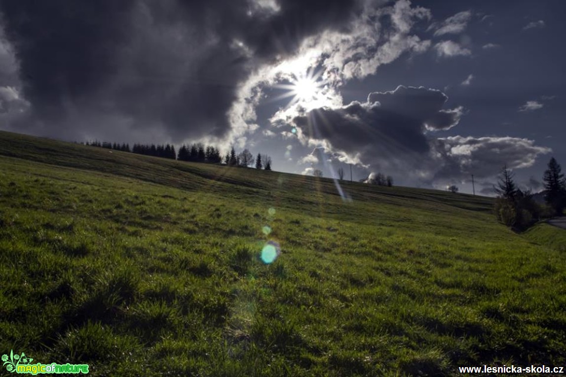 Hra paprsků slunce na svazích hor - Foto Jozef Pitoňák