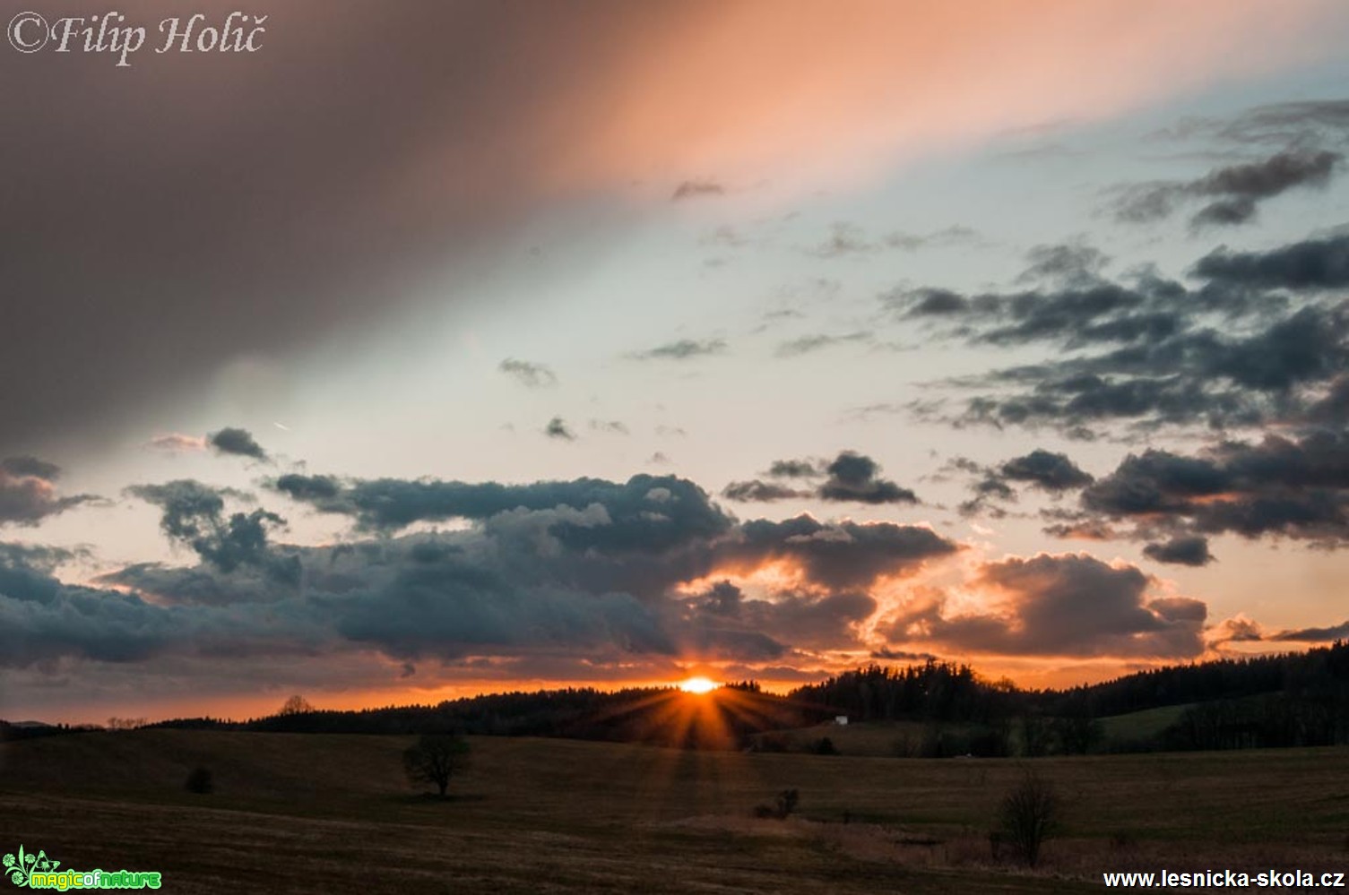 Západ nad Severním obzorem v březnu - Foto Filip Holič