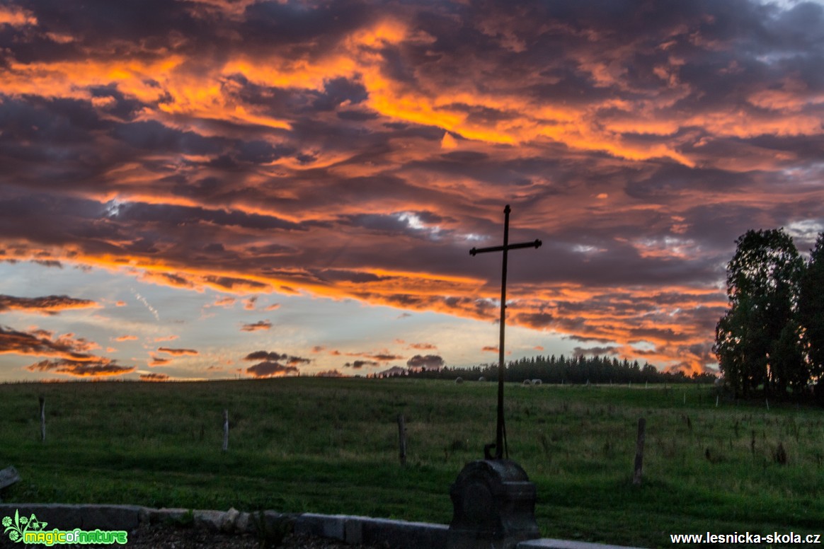 Východ slunce u kostela v Lipové - Foto David Hlinka (1)