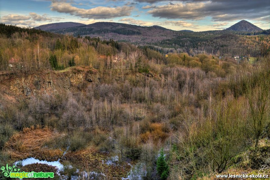 Nad lomem s výhledem na Klíč - Foto Petr Germanič